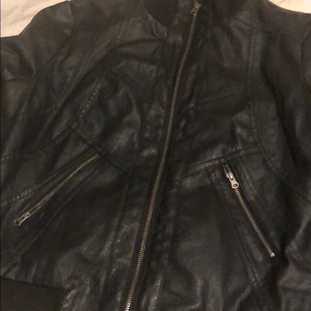 Leather jacket - Picture 2 of 4